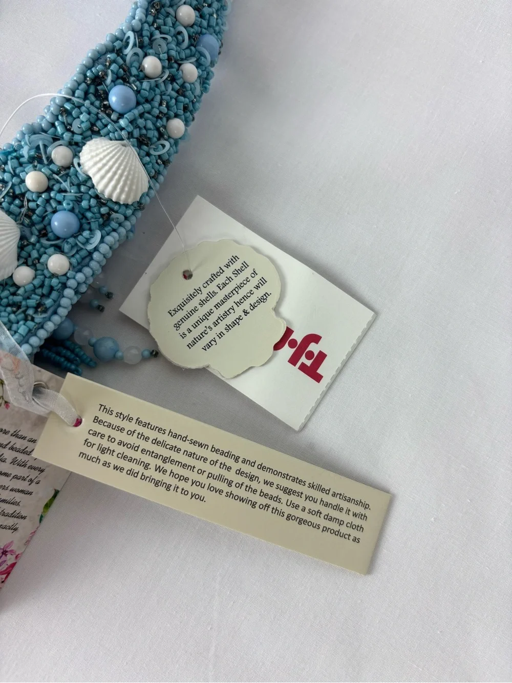 NWT Viral Handcrafted in India Beaded Shell Shoulder Bag in Light Blue and White - Picture 4 of 4